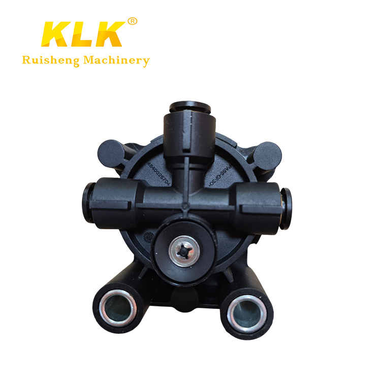 OEM 4640026010 Leveling Valve for Yutong Bus Air Suspension Height Control Valve Truck Spare Parts Supplier